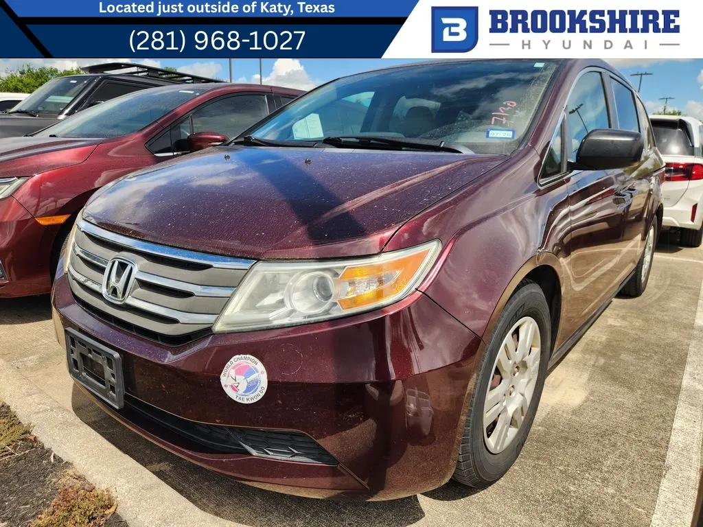 Red 2013 Honda Odyssey LX for sale in Irving, TX