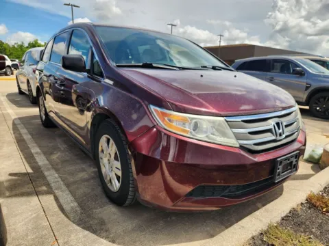 Another view of 2013 Honda Odyssey LX for sale in Irving, TX at Dallas Direct Auto