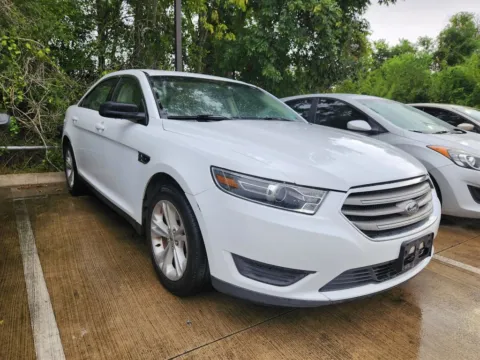 Another view of 2016 Ford Taurus SE for sale in Irving, TX at Dallas Direct Auto