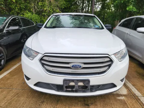 Photos of 2016 Ford Taurus SE for sale in Irving, TX at Dallas Direct Auto