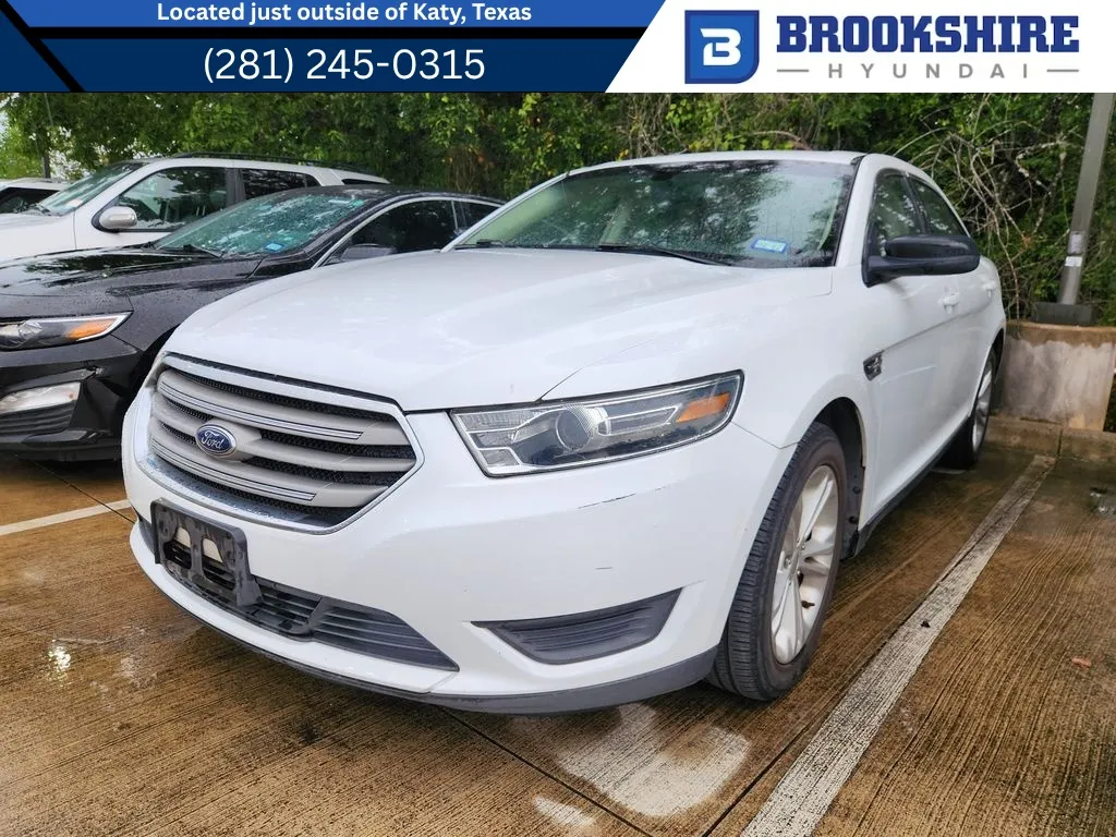 White 2016 Ford Taurus SE for sale in Irving, TX