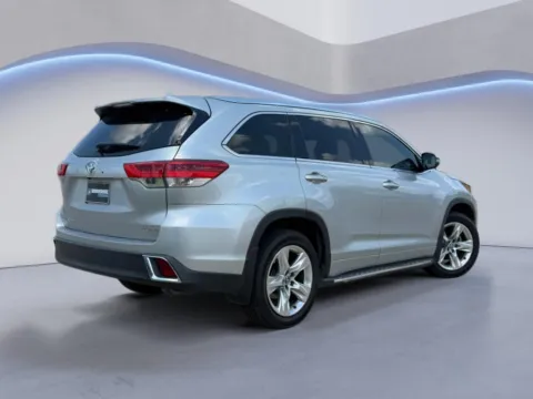 More photos of 2019 Toyota Highlander Limited at Dallas Direct Auto, TX