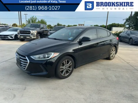 Black 2017 Hyundai Elantra SE for sale in Irving, TX