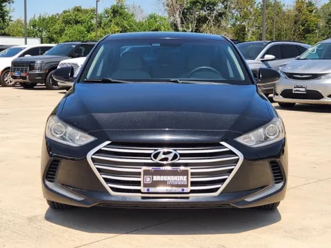 Another view of 2017 Hyundai Elantra SE for sale in Irving, TX at Dallas Direct Auto