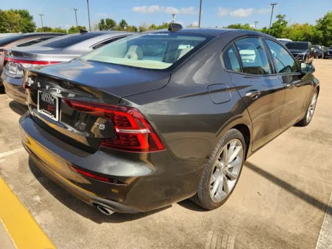 More photos of 2021 Volvo S60 Momentum at Dallas Direct Auto, TX