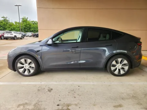 More photos of 2021 Tesla Model Y Long Range at Dallas Direct Auto, TX