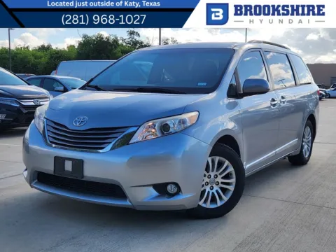 Silver 2017 Toyota Sienna XLE for sale in Irving, TX