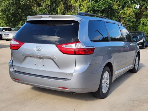 More photos of 2017 Toyota Sienna XLE at Dallas Direct Auto, TX