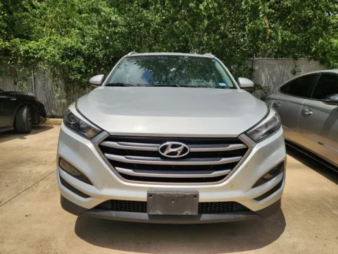 Photos of 2017 Hyundai Tucson SE for sale in Irving, TX at Dallas Direct Auto
