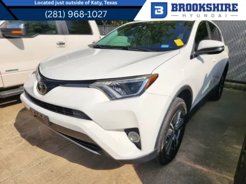 White 2018 Toyota RAV4 XLE for sale in Irving, TX