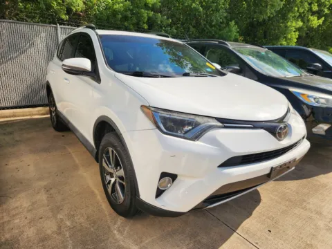 Another view of 2018 Toyota RAV4 XLE for sale in Irving, TX at Dallas Direct Auto