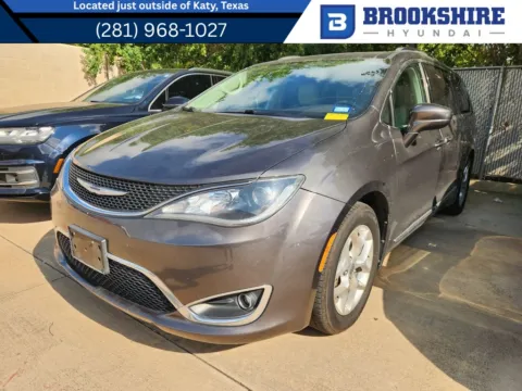 Gray 2017 Chrysler Pacifica Touring-L for sale in Irving, TX