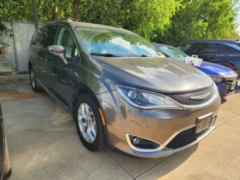 Another view of 2017 Chrysler Pacifica Touring-L for sale in Irving, TX at Dallas Direct Auto