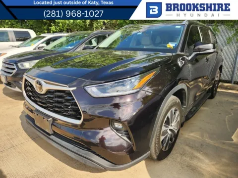 Brown 2021 Toyota Highlander XLE for sale in Irving, TX