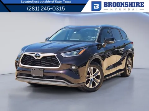 Brown 2021 Toyota Highlander XLE for sale in Irving, TX