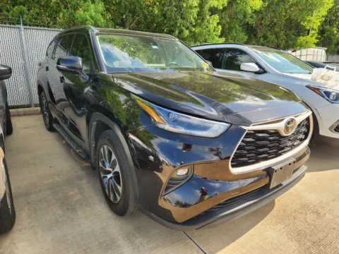 Another view of 2021 Toyota Highlander XLE for sale in Irving, TX at Dallas Direct Auto