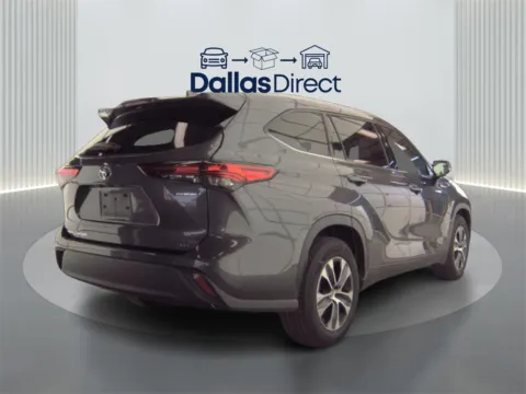 More photos of 2022 Toyota Highlander Hybrid XLE at Dallas Direct Auto, TX