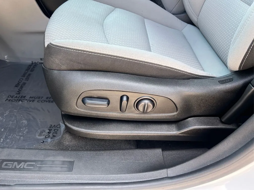 2023 GMC Terrain SLE - Photo 19