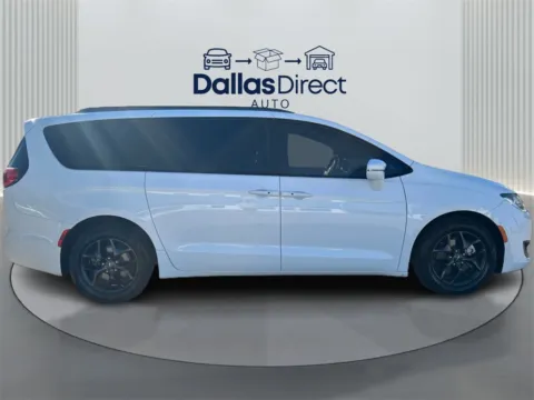 More photos of 2018 Chrysler Pacifica Limited at Dallas Direct Auto, TX