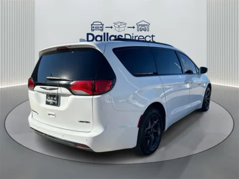 More photos of 2018 Chrysler Pacifica Limited at Dallas Direct Auto, TX