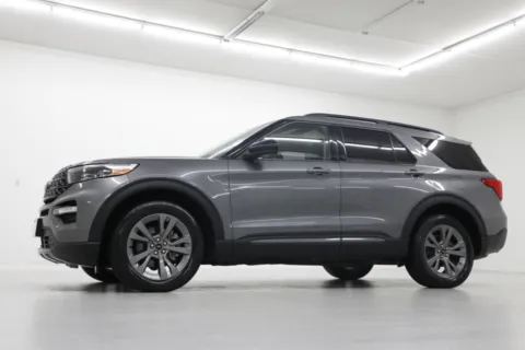 Photos of 2022 Ford Explorer XLT for sale in Clinton, MO at Jim Falk Motors