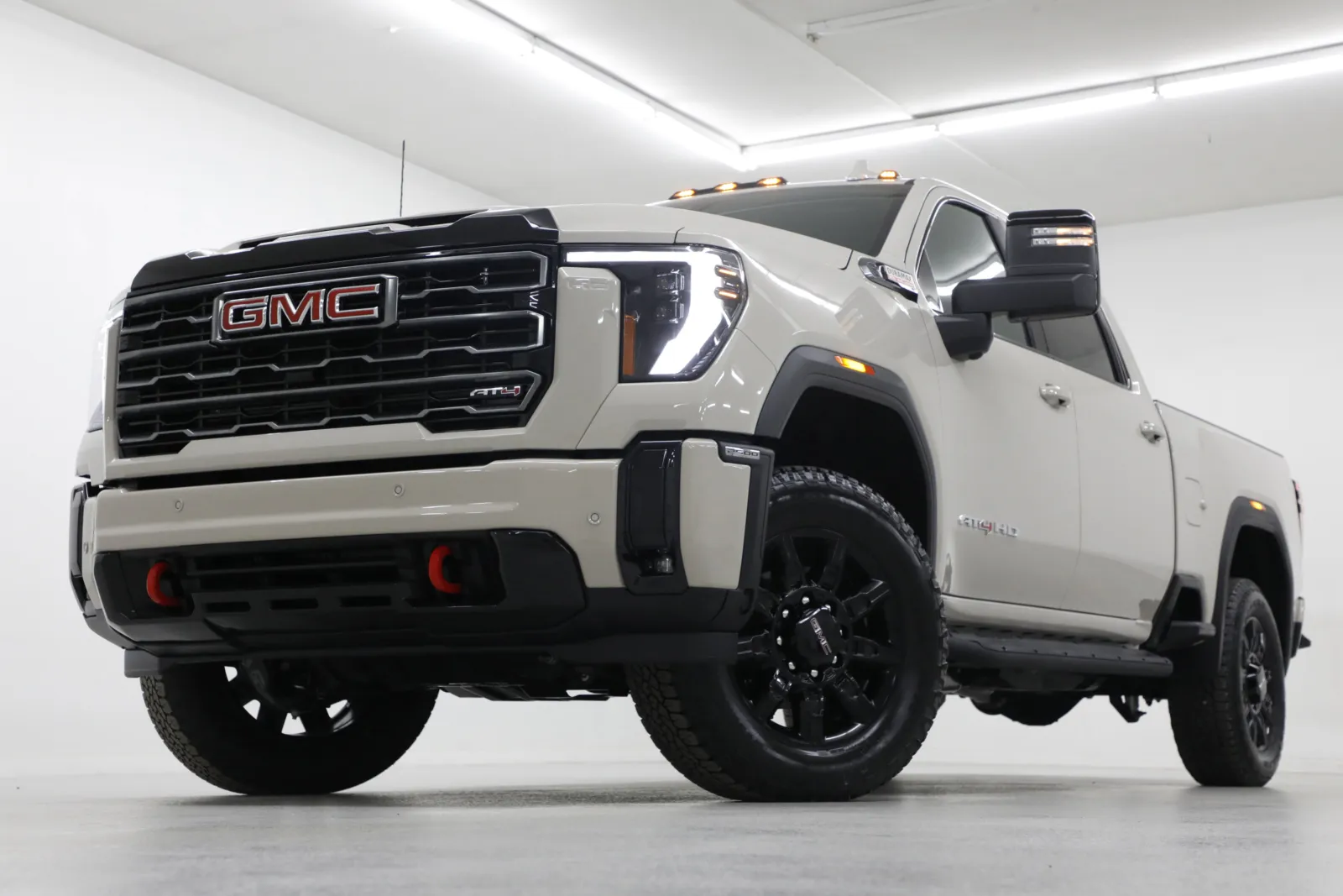 White 2026 GMC Sierra 2500HD AT4 for sale in Clinton, MO