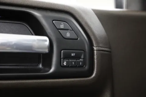 More photos of 2021 GMC Sierra 1500 SLT at Jim Falk Motors, MO