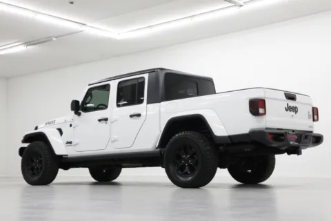More photos of 2021 Jeep Gladiator Willys at Jim Falk Motors, MO