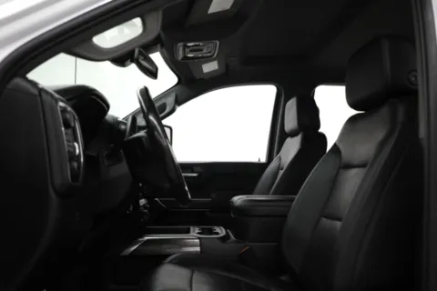 More photos of 2021 Chevrolet Silverado 3500HD LTZ at Jim Falk Motors, MO