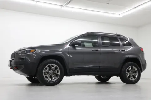 Photos of 2019 Jeep Cherokee Trailhawk for sale in Clinton, MO at Jim Falk Motors