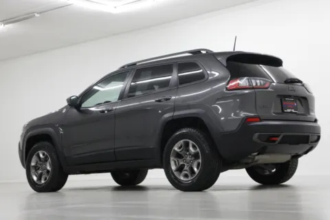 More photos of 2019 Jeep Cherokee Trailhawk at Jim Falk Motors, MO