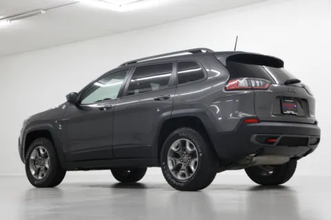 More photos of 2019 Jeep Cherokee Trailhawk at Jim Falk Motors, MO