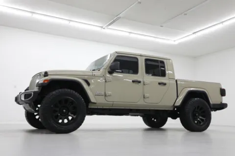 Photos of 2020 Jeep Gladiator Overland for sale in Clinton, MO at Jim Falk Motors