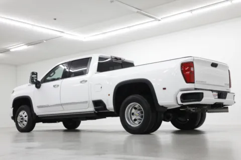 More photos of 2024 Chevrolet Silverado 3500HD DRW High Country at Jim Falk Motors, MO