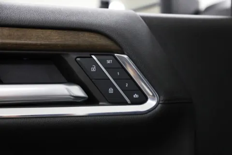 More photos of 2024 Chevrolet Silverado 3500HD High Country at Jim Falk Motors, MO