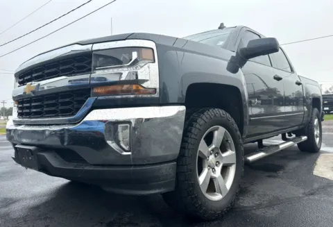 Gray 2018 Chevrolet Silverado 1500 LT for sale in Clinton, MO