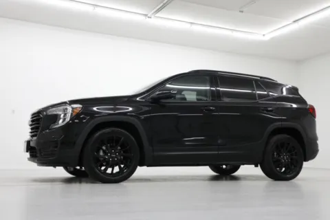 Photos of 2024 GMC Terrain SLT for sale in Clinton, MO at Jim Falk Motors