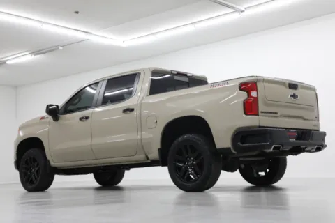 More photos of 2022 Chevrolet Silverado 1500 LT Trail Boss at Jim Falk Motors, MO