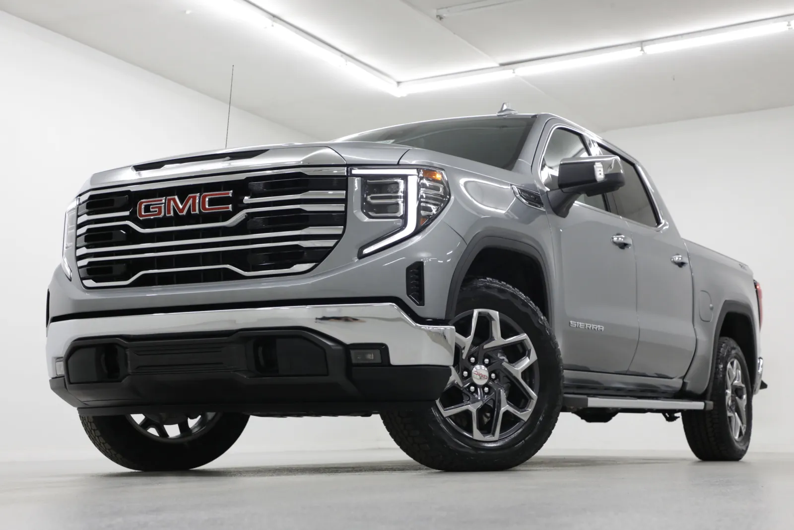 2026 GMC Sierra 1500 SLT's photo