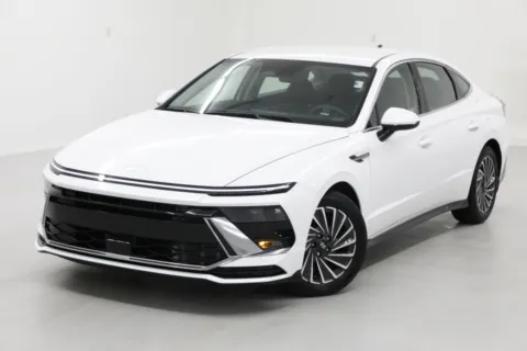 More photos of 2025 Hyundai Sonata Hybrid SEL at Jim Falk Motors, MO