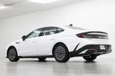 More photos of 2025 Hyundai Sonata Hybrid SEL at Jim Falk Motors, MO