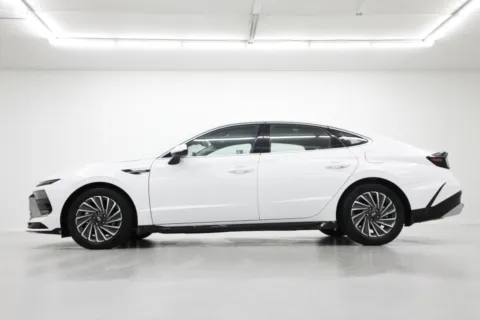 Another view of 2025 Hyundai Sonata Hybrid SEL for sale in Clinton, MO at Jim Falk Motors