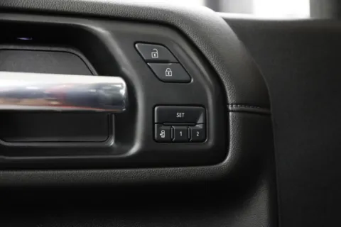 More photos of 2022 GMC Sierra 2500HD Denali at Jim Falk Motors, MO