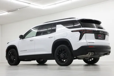 More photos of 2026 Chevrolet Traverse FWD LT at Jim Falk Motors, MO