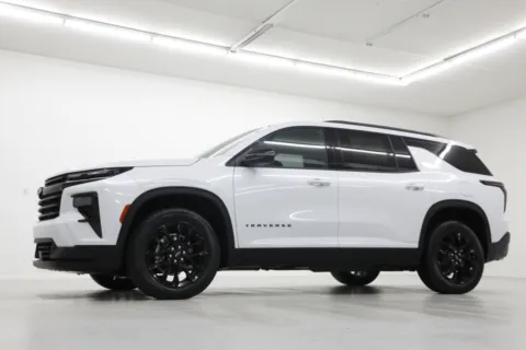 Photos of 2026 Chevrolet Traverse FWD LT for sale in Clinton, MO at Jim Falk Motors