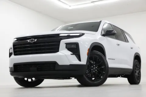 White 2026 Chevrolet Traverse FWD LT for sale in Clinton, MO