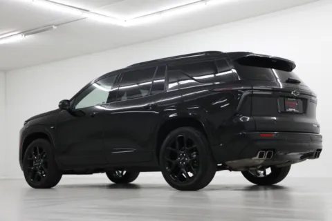 More photos of 2025 Chevrolet Traverse FWD RS at Jim Falk Motors, MO