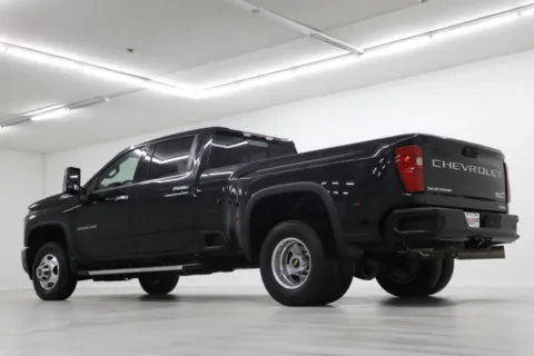 More photos of 2022 Chevrolet Silverado 3500HD DRW High Country at Jim Falk Motors, MO