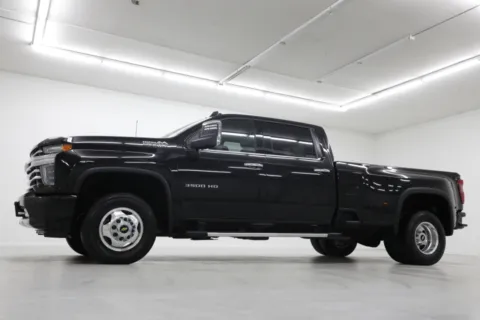 Photos of 2022 Chevrolet Silverado 3500HD DRW High Country for sale in Clinton, MO at Jim Falk Motors