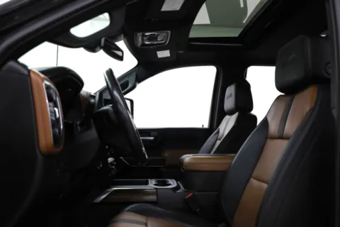 More photos of 2022 Chevrolet Silverado 3500HD High Country at Jim Falk Motors, MO